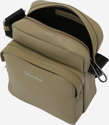 Borsa a tracolla di Calvin Klein in verde