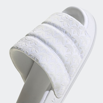 ADIDAS ORIGINALS Pantolette 'Adilette Essential' in Weiß