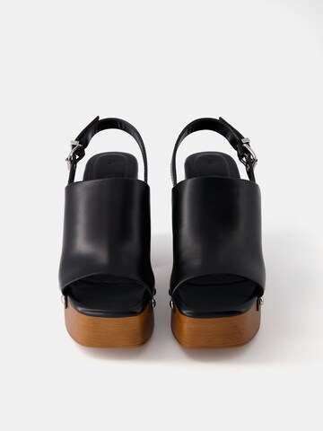 Bershka Sandale in Schwarz