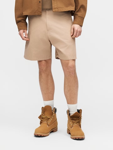 Carhartt WIP Regular Chinobyxa 'Brady' i beige: framsida