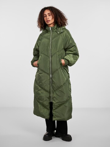 Cappotto invernale 'Felicity' di PIECES in verde: frontale