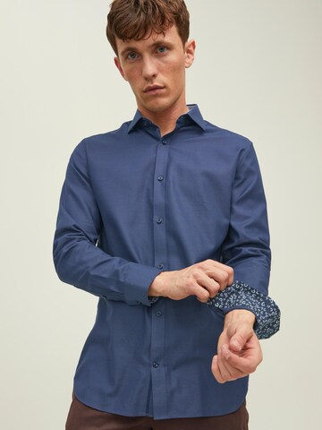mėlyna JACK & JONES Priglundantis modelis Marškiniai 'Royal'