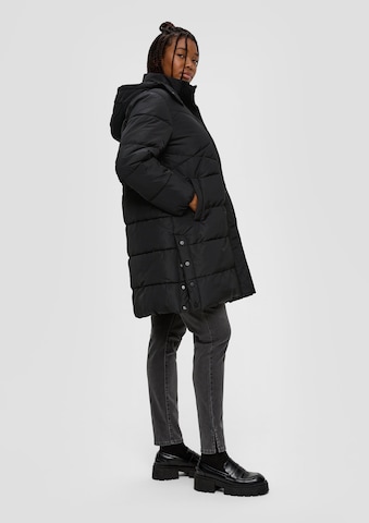 TRIANGLE Winter Coat in Black