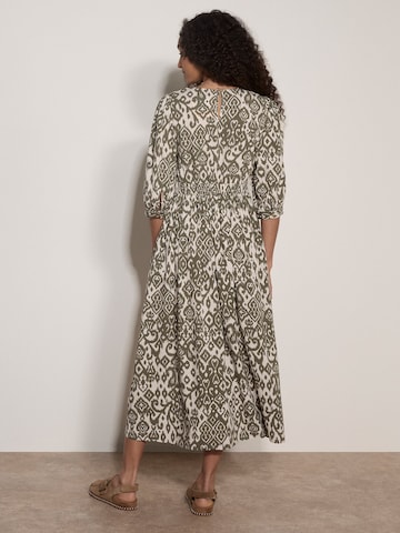 Robe ' ' Apricot en vert