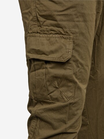 Urban Classics Tapered Cargo Pants in Green