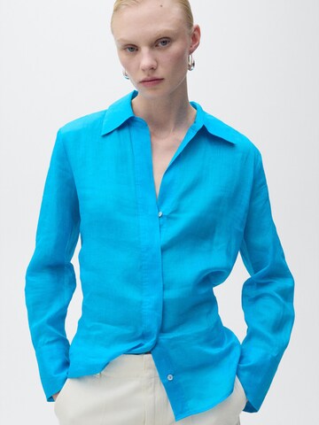 MANGO Blouse 'CLARIETY' in Blauw: voorkant