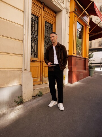 DAN FOX APPAREL Демисезонная куртка 'Fabio' в Коричневый