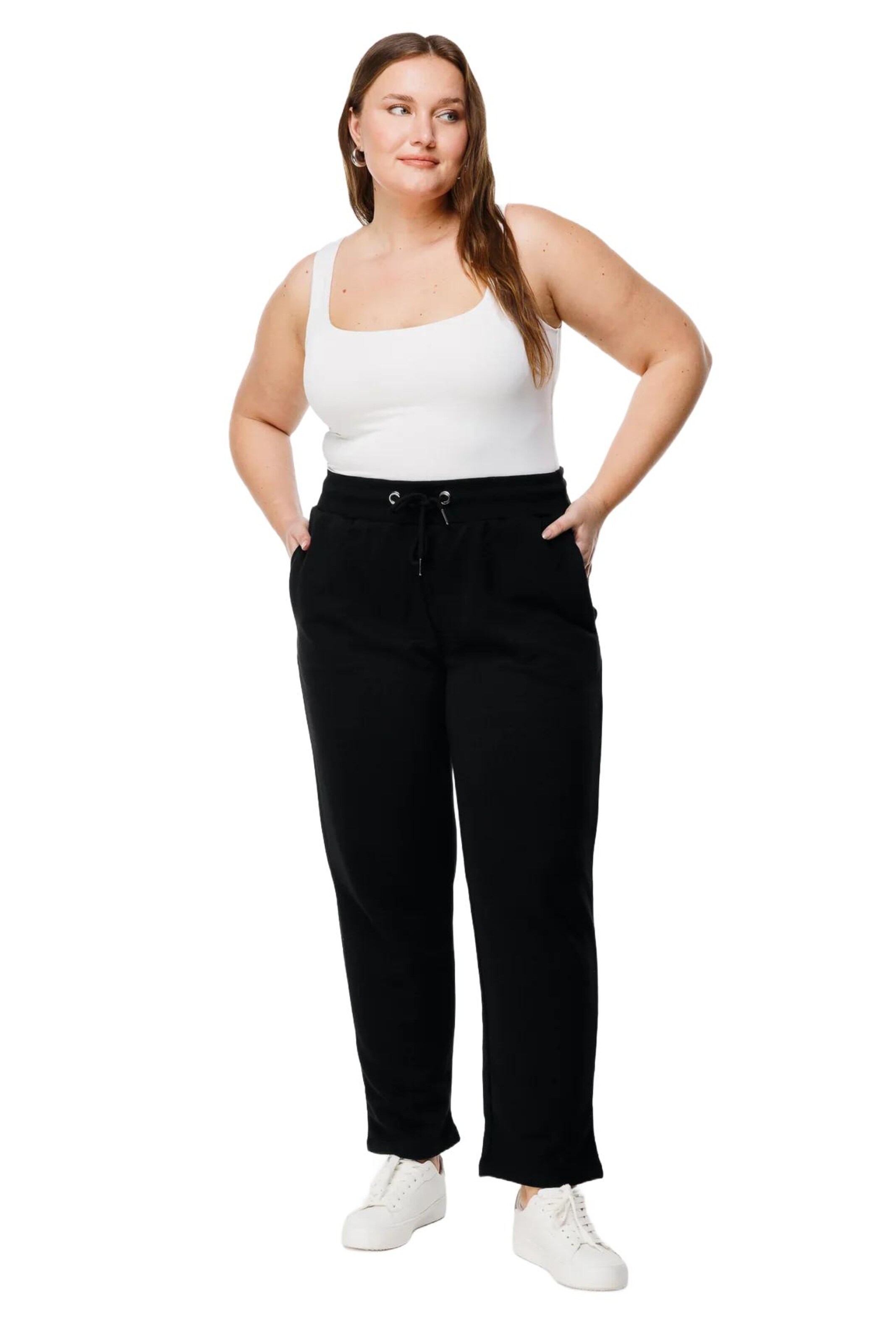 Shape Of You Tapered Broek in Zwart