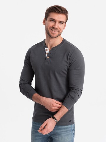 Ombre T-Shirt in Grau: Vorderseite