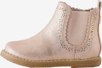 Next - Botas en rosa: frente
