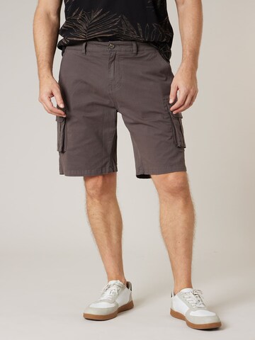 Loosefit Pantalon cargo 'Slog' Deeluxe en marron : devant