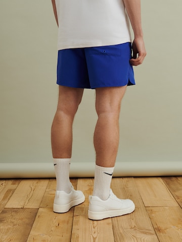 DAN FOX APPAREL Badeshorts 'Ole' in Blau