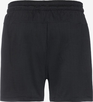 NIKE Regular Sportshorts in Schwarz