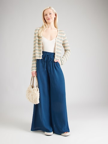 ABOUT YOU - Perna larga Calças 'Astrid' em azul