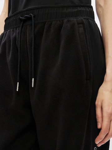 Tapered Pantaloni de la Calvin Klein Jeans pe negru