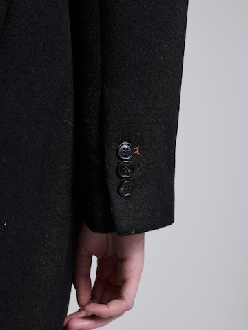 AEMMI Between-seasons coat in Black