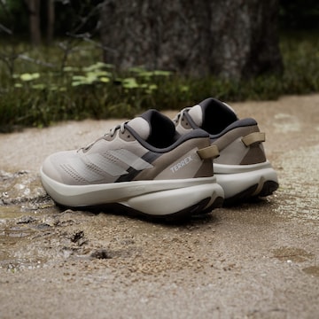 Chaussure de course 'Tracefinder Plus' ADIDAS TERREX en beige