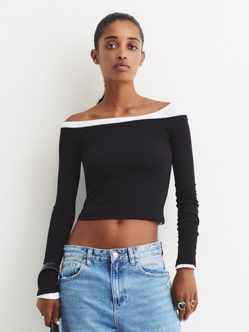 Pull&Bear Paita värissä musta: etupuoli