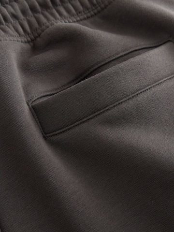 Next Tapered Hose in Grau