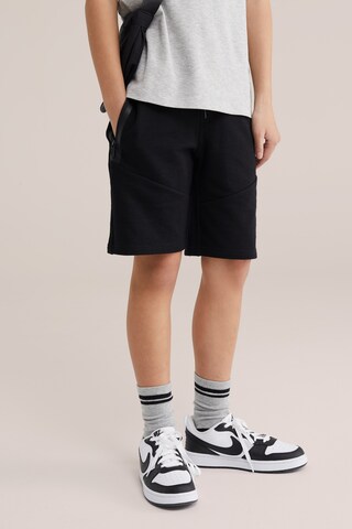 WE Fashion Regular Shorts in Schwarz: Vorderseite