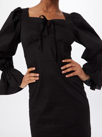 Femme Luxe Košilové šaty 'FAYE' – černá