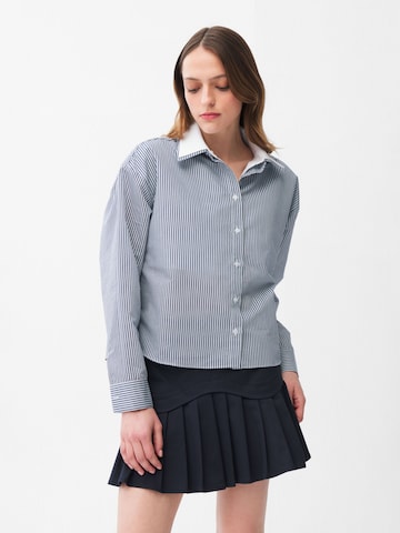 adl Blouse in Blauw