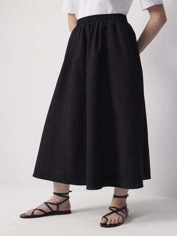 Touche Prive Skirt in Black