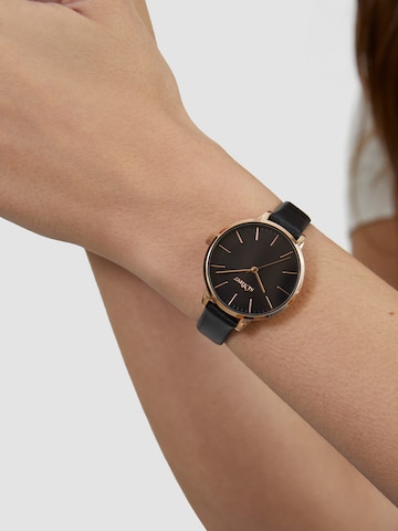 s.Oliver Analoguhr in Schwarz