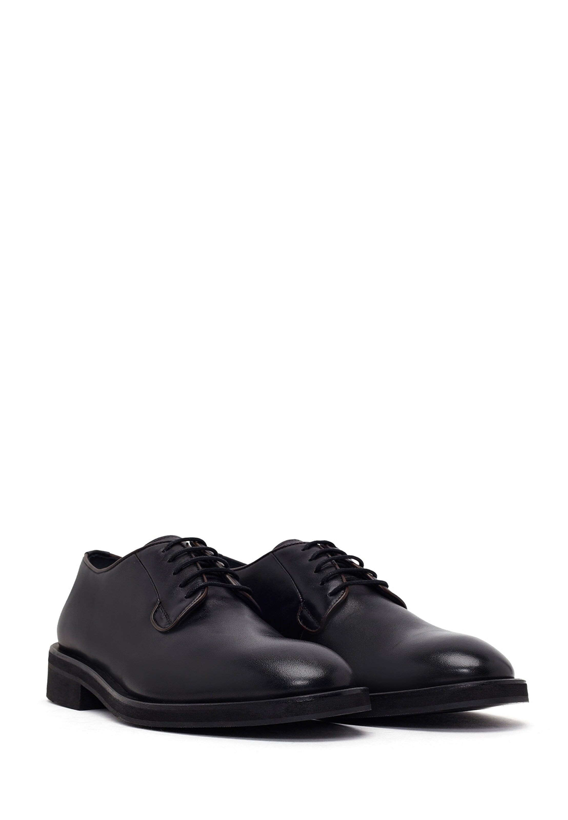 Derimod - Zapatos con cordón en negro