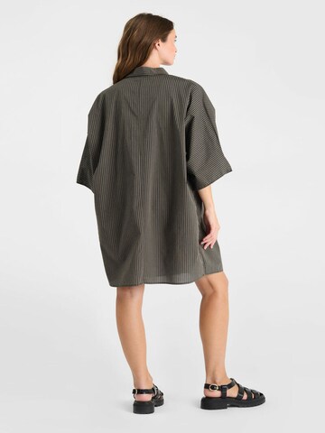 Robe-chemise 'Suzan' Le Temps Des Cerises en vert