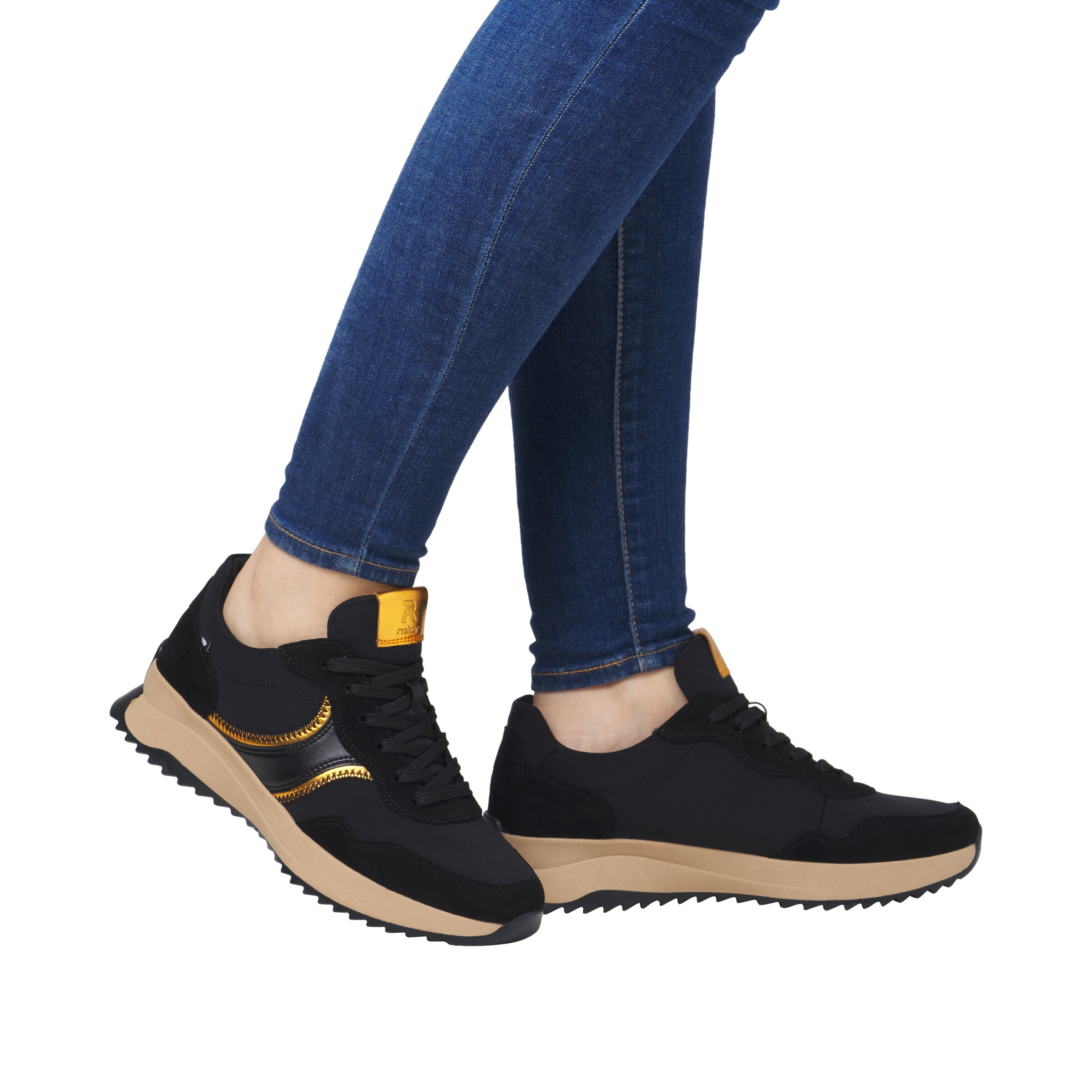 Baskets basses ' W1302 ' Rieker Sport en noir : devant