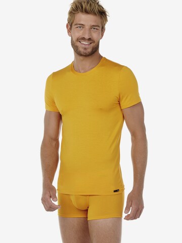 T-Shirt HOM en jaune : devant