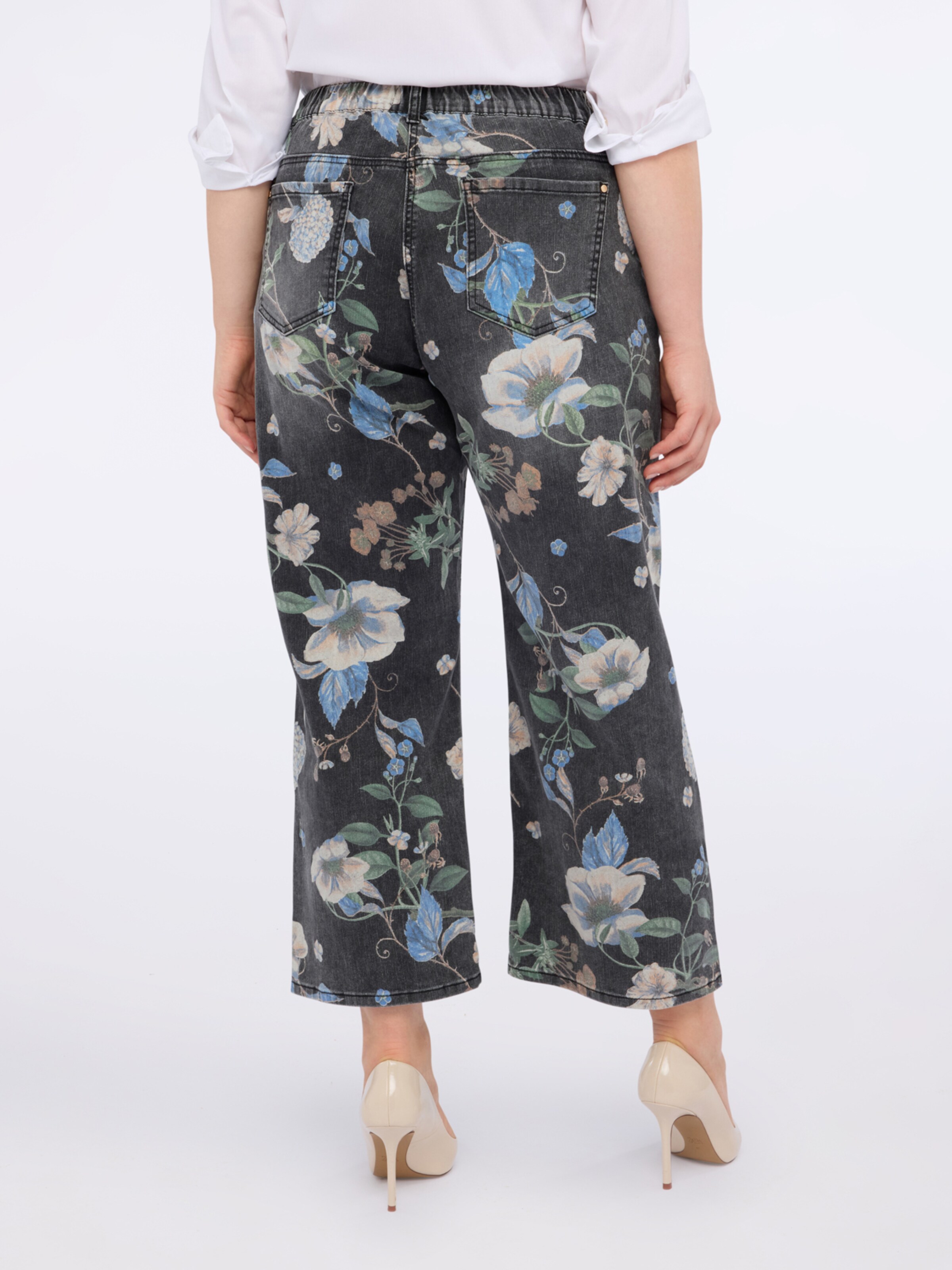 Fiorella Rubino Tapered Jeans in Zwart