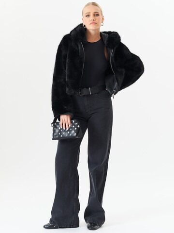 GINI LONDON Tussenjas 'Gini Zip Front Cropped' in Zwart