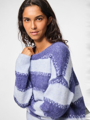 Pull-over 'PCMilla' PIECES en bleu