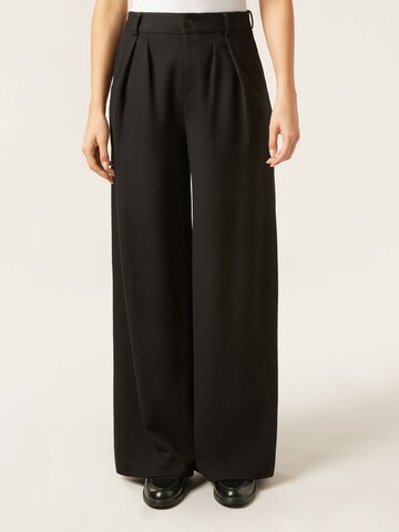 CALZEDONIA Wide Leg Bundfaltenhose in Schwarz: Vorderseite