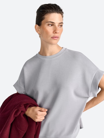 Tricou supradimensional de la Rich & Royal pe gri: față