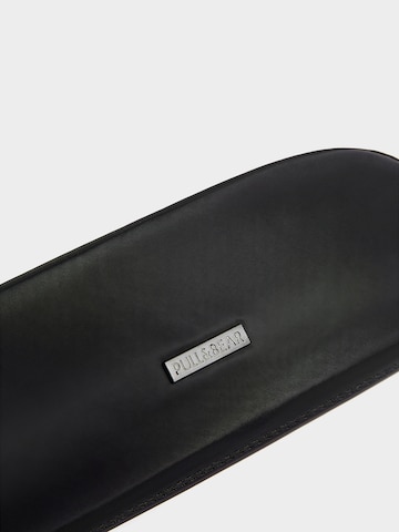 Pull&Bear Cosmetic bag in Black