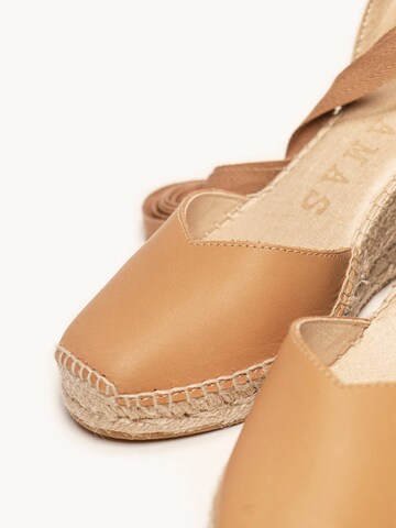 Sandalo 'Alpargata Cuña 7 cm' di Alhamas in beige