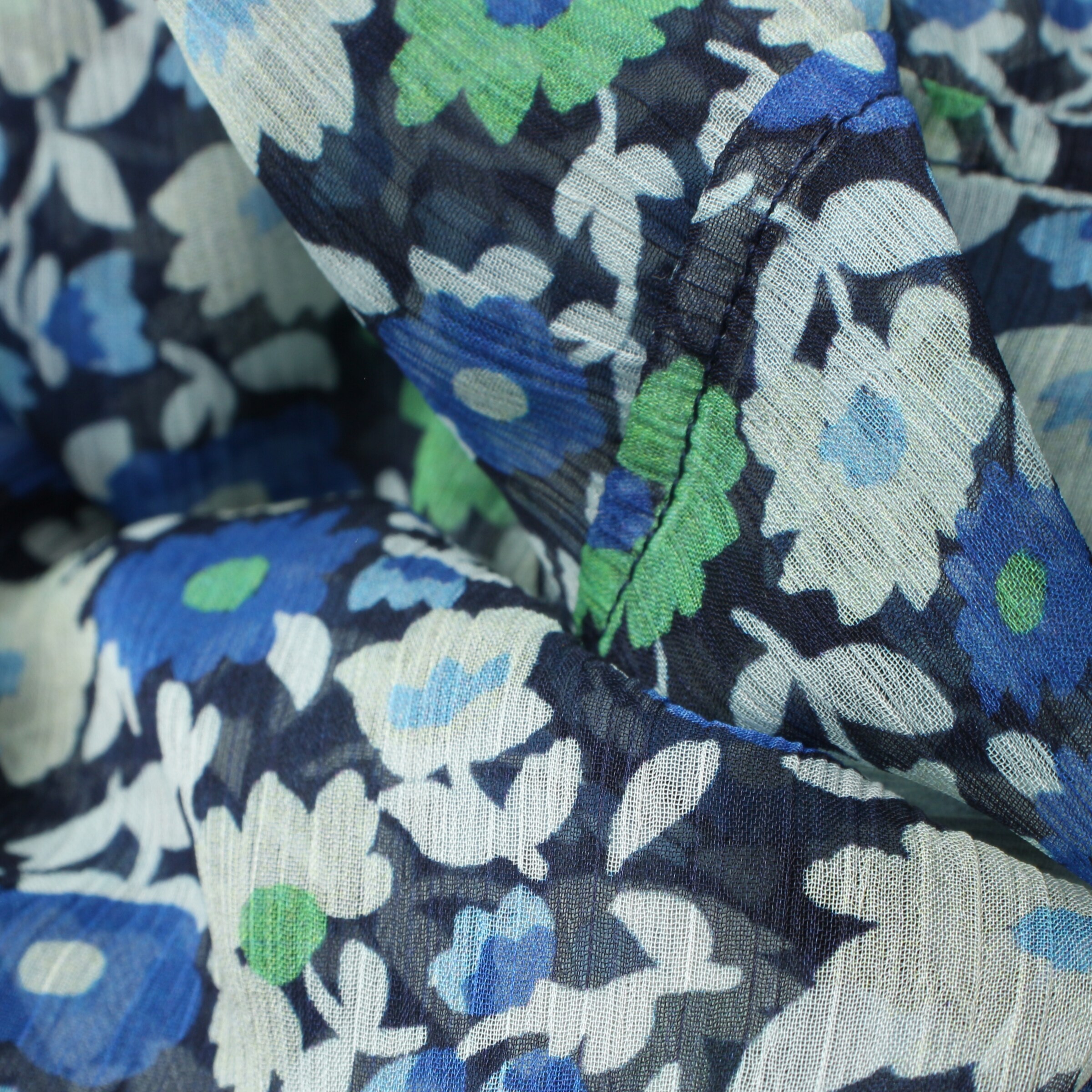 High Use Blouse & Tunic in M in Mixed colors