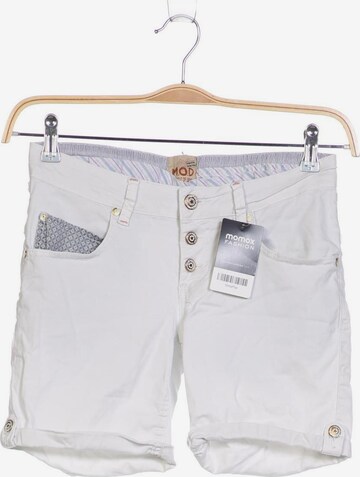 Miracle of Denim Shorts in XS in White: front