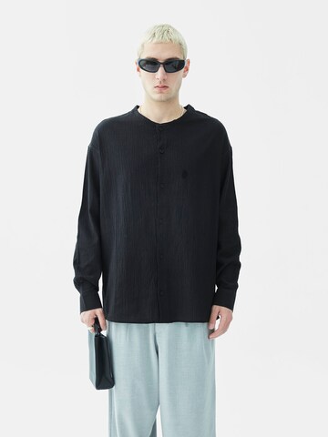 VAMOS CLO Shirt in Black: front