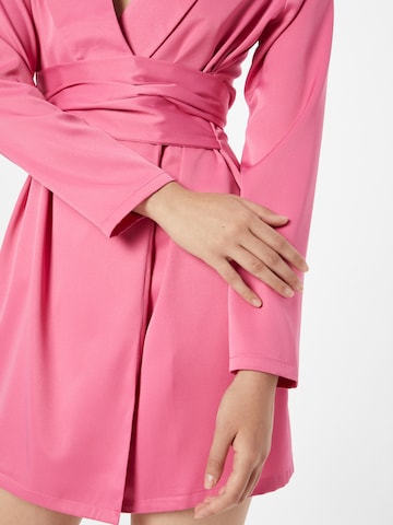 Robe 'NAOMI' In The Style en rose