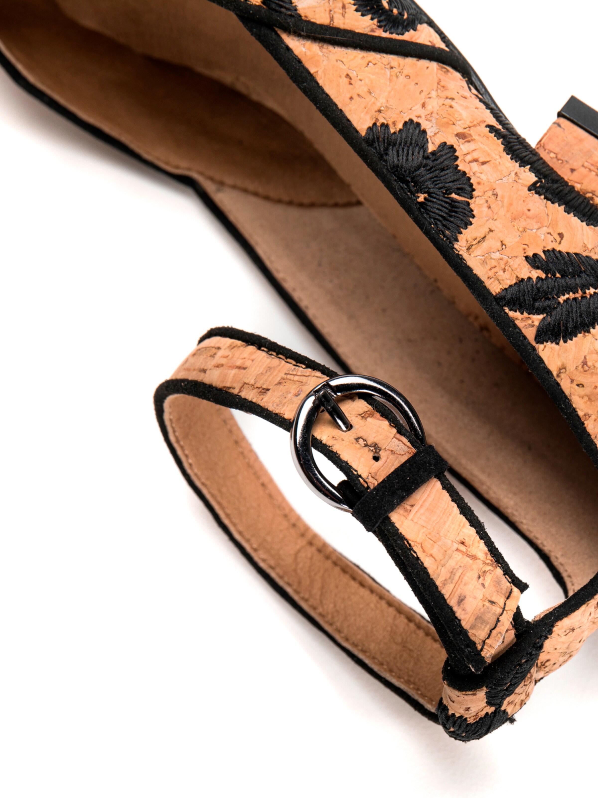 nae Vegan Shoes Ballerina met riempjes 'Leen' in Bruin