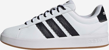 balta ADIDAS SPORTSWEAR Sportbačiai be auliuko 'GRAND COURT 3.0': priekis