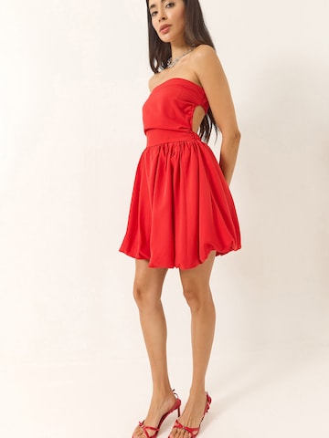 Bianco Lucci Mekko värissä punainen: etupuoli