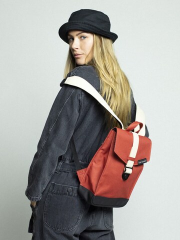 Bold Banana Rucksack 'Envelope' in Rot: Vorderseite