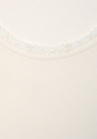 Maglietta di LASCANA in beige