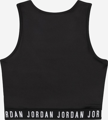 Top de la Jordan pe negru