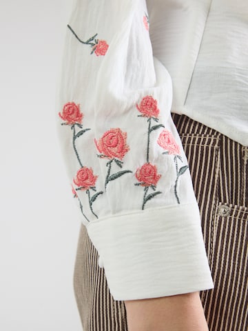 Bluză 'ONLKRISS' de la ONLY pe alb